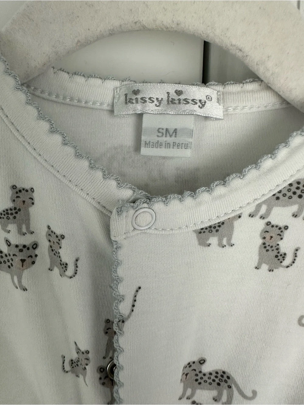 Kissy kissy SM gown (fits like 0-3m) like new